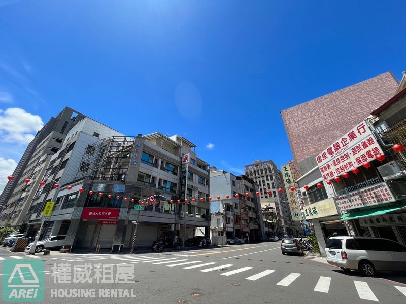 建國四路鹽埕風華百坪透店可住家