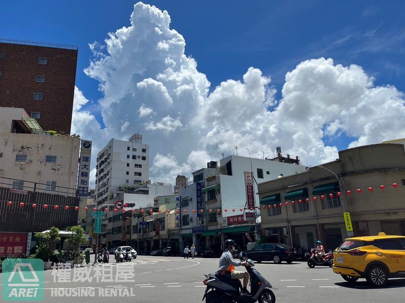 建國四路鹽埕風華百坪透店可住家