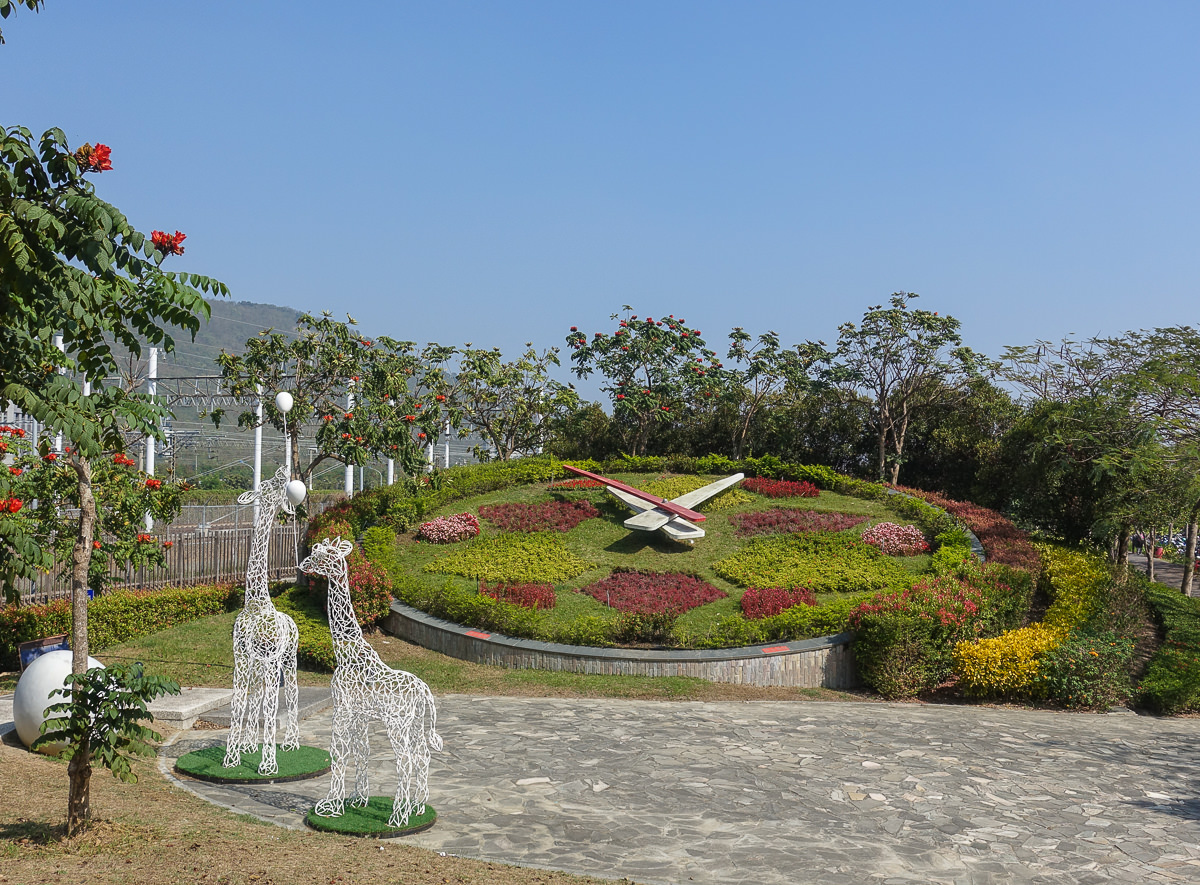 左營高鐵公園領袖古典4房平車