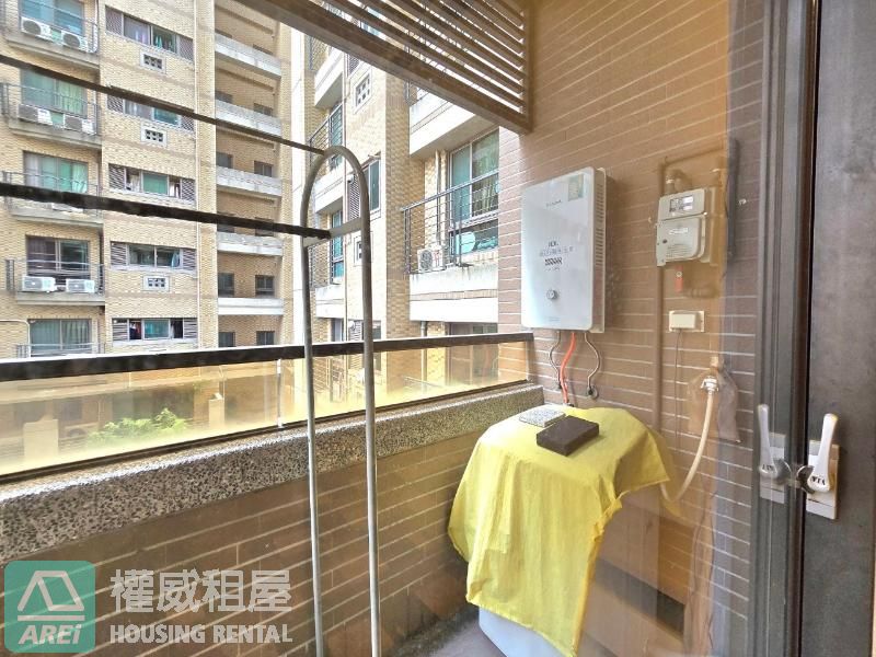 R13凹子底LRT24愛河之心璟立方挑高1+1房